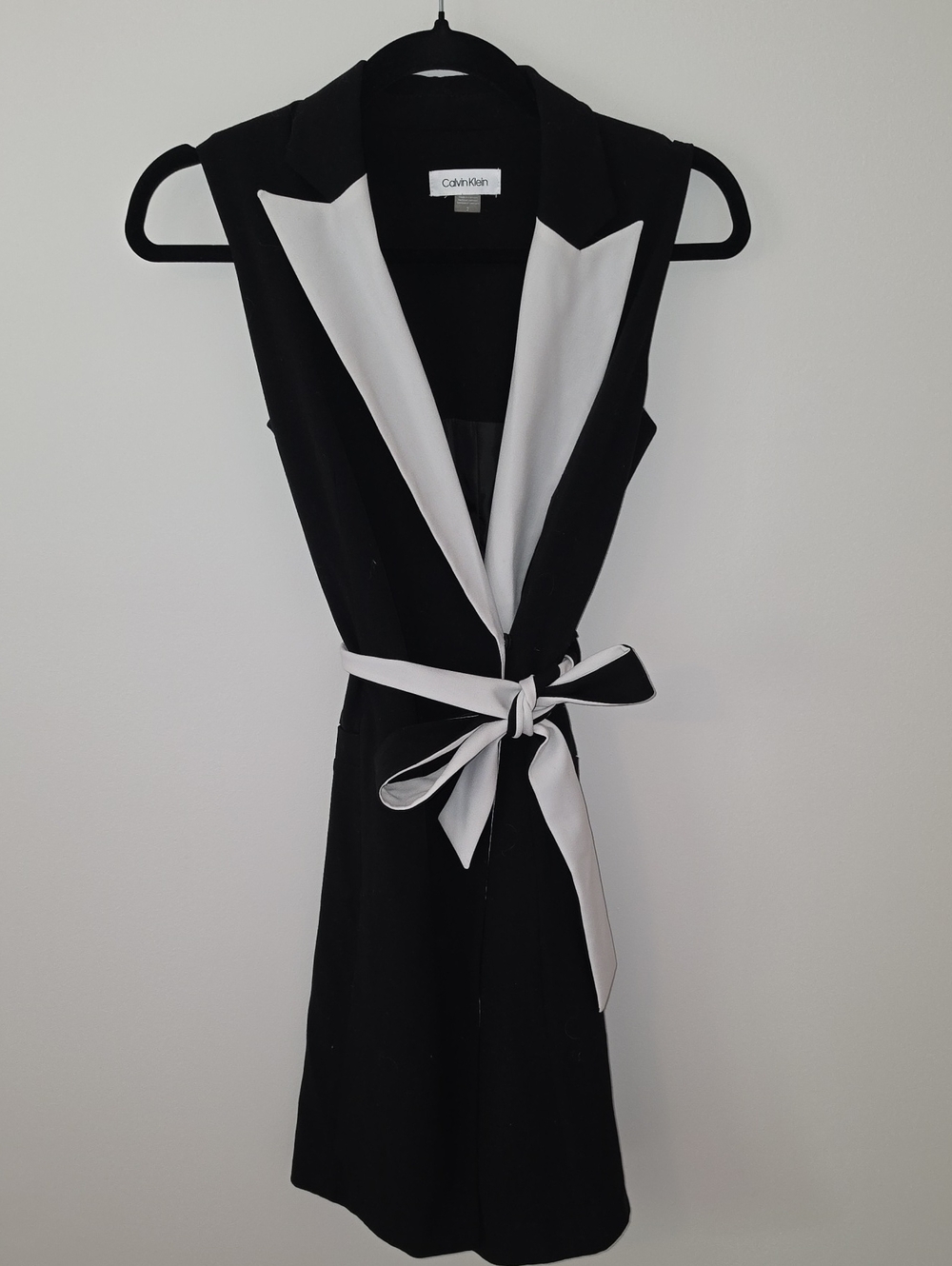 Calvin Klein Black & White Sleeveless Tie-Waist Dress